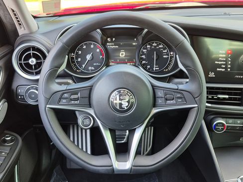 Used 2018 Alfa Romeo Giulia Ti Sport w/ Quick Order Package 22S Sport AWD/4WD image 19