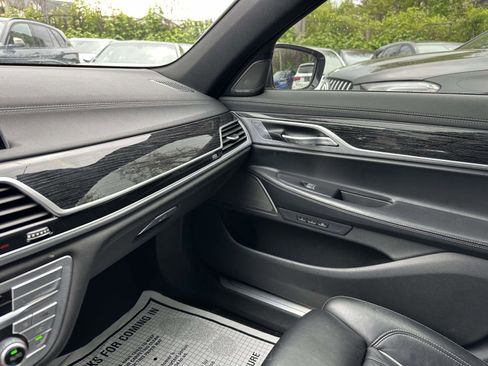 Used 2022 BMW 750i xDrive w/ M Sport Package AWD/4WD image 26