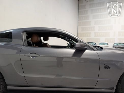 Used 2014 Ford Mustang GT Premium image 38