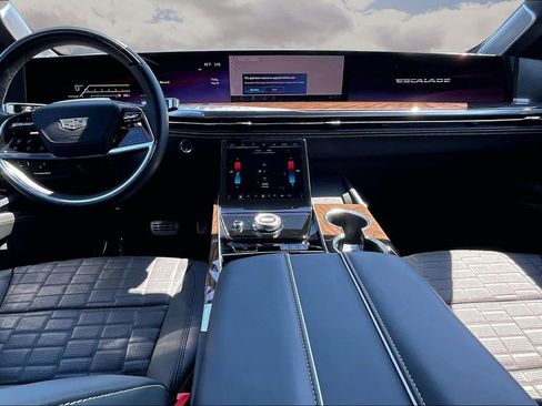 Certified 2025 Cadillac Escalade Sport Platinum AWD/4WD image 7