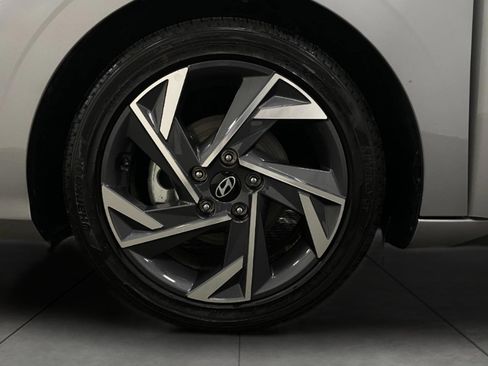 Used 2025 Hyundai Elantra SEL image 12