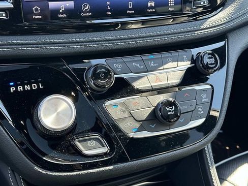 Used 2023 Chrysler Pacifica Limited w/ S Appearance Package image 27