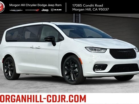 New 2026 Chrysler Pacifica Select image 1