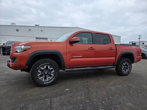 Used 2016 Toyota Tacoma TRD Off-Road w/ Premium & Technology Package image 1