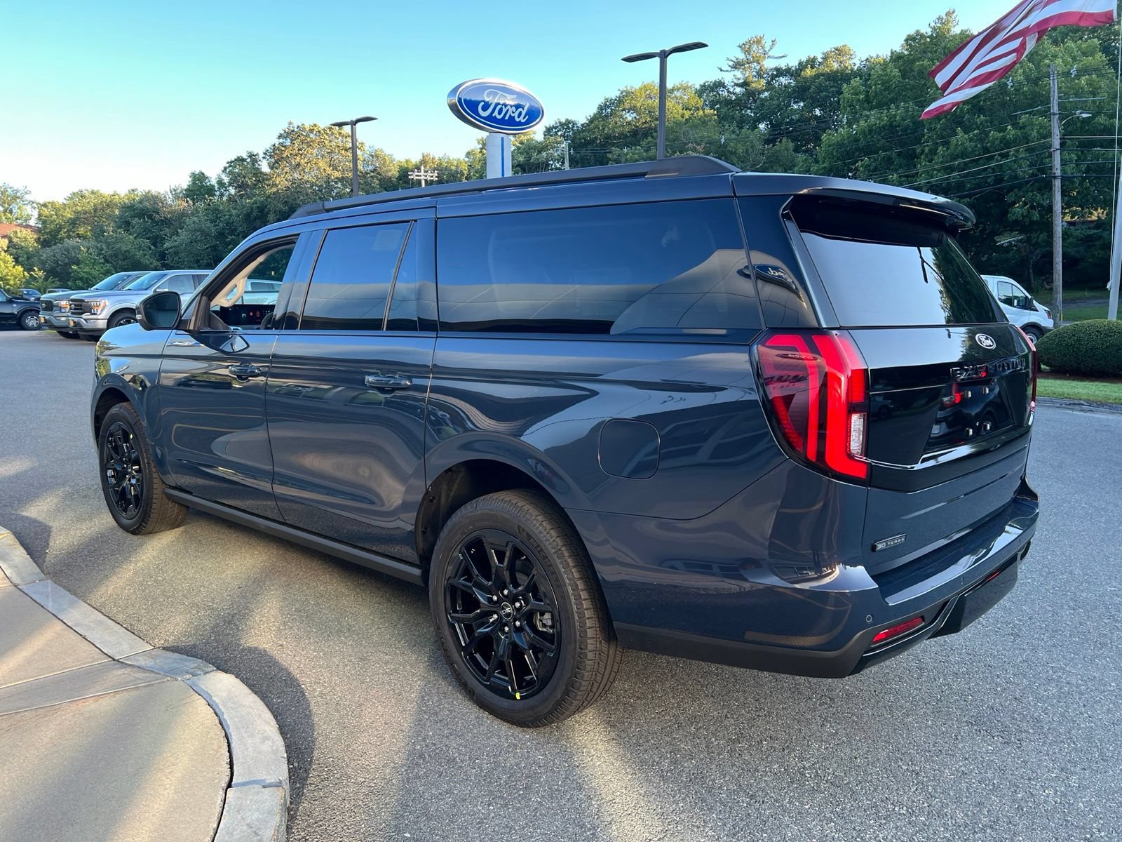 New 2027 Ford Expedition Max Platinum AWD/4WD image 4