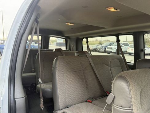Used 2023 GMC Savana 3500 LS image 9