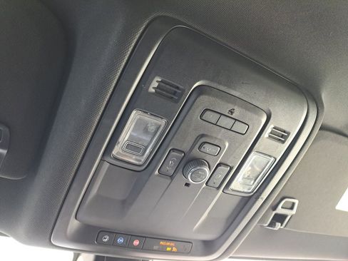 Used 2022 Chevrolet Tahoe Z71 w/ Luxury Package image 35