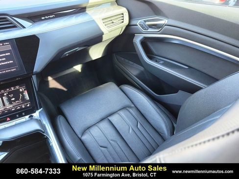 Used 2024 Audi Q8 e-tron Prestige w/ Prestige Package image 15