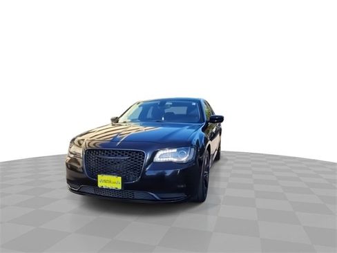 Used 2020 Chrysler 300 Touring w/ Sport Appearance Package image 3