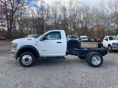 New 2026 RAM 5500 4x4 Regular Cab image 3