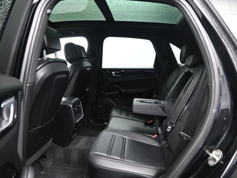 Used 2022 Porsche Cayenne AWD/4WD image 27