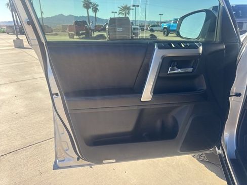 Used 2017 Toyota 4Runner SR5 Premium image 19