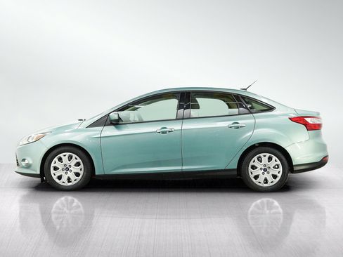 Used 2012 Ford Focus SE FWD image 2