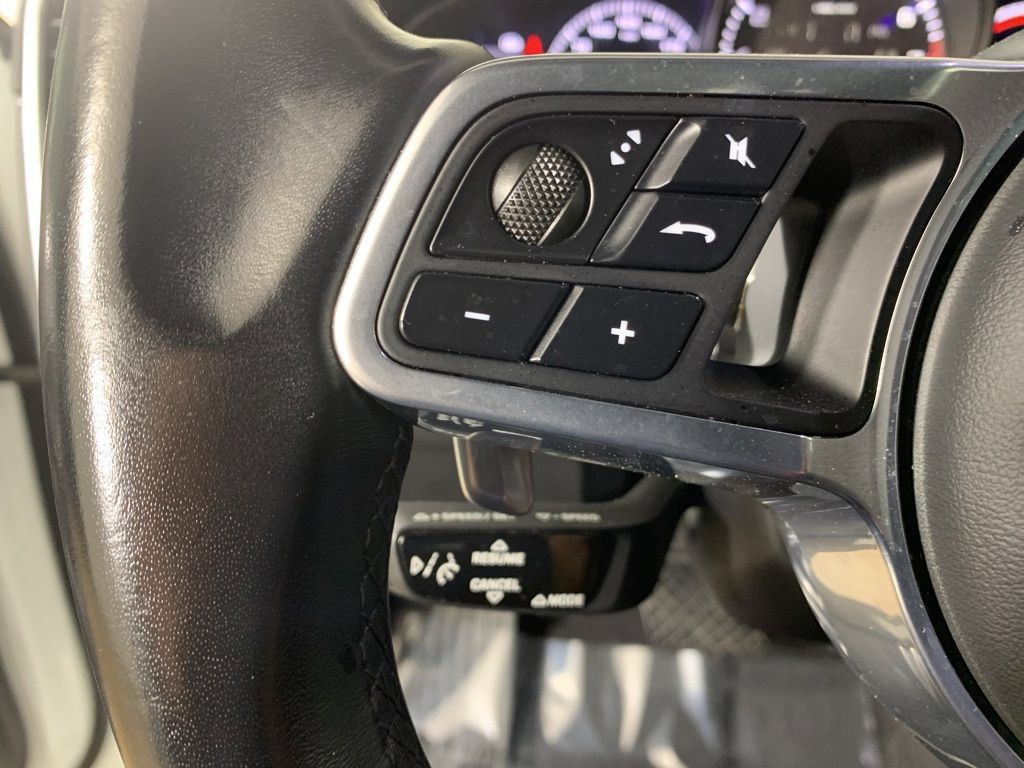 Used 2022 Porsche Cayenne AWD/4WD image 19
