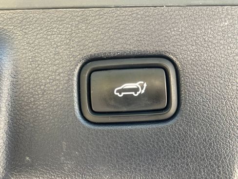 Used 2022 Hyundai Palisade Limited FWD image 17