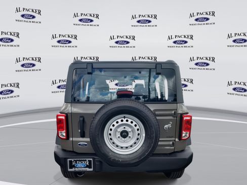 New 2025 Ford Bronco 4-Door image 4