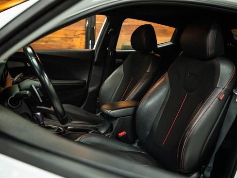 Used 2019 Hyundai Veloster 2.0 Premium image 9