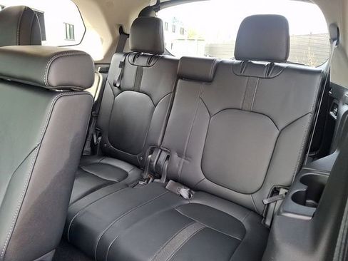 Certified 2023 Honda Pilot Touring image 11