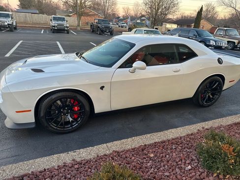 Used 2015 Dodge Challenger SRT Hellcat image 4