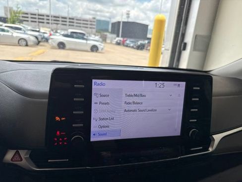 Certified 2023 Toyota Sienna XLE FWD image 21