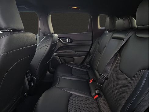 New 2026 Jeep Compass Latitude image 9