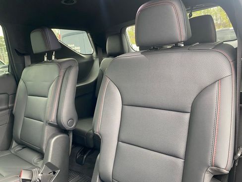 Used 2024 Chevrolet Traverse Z71 image 28