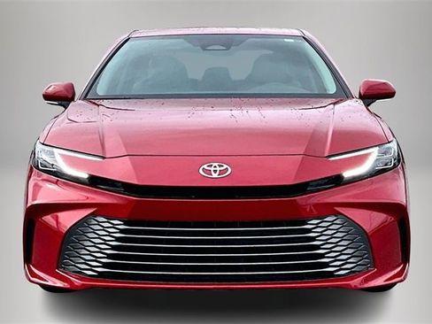 Used 2026 Toyota Camry XLE image 3