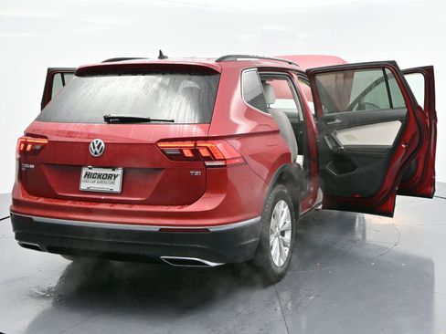 Used 2018 Volkswagen Tiguan SE w/ Panoramic Sunroof Package image 42