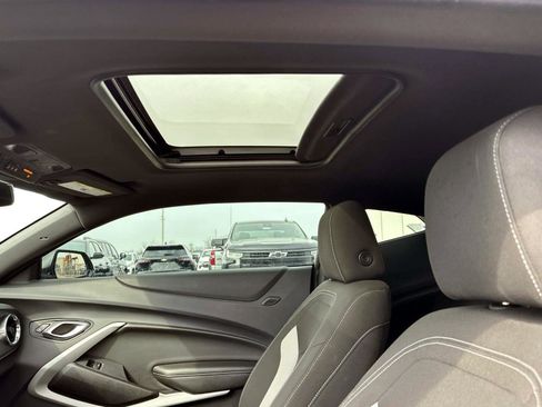 Used 2023 Chevrolet Camaro LT w/ Technology Package image 18