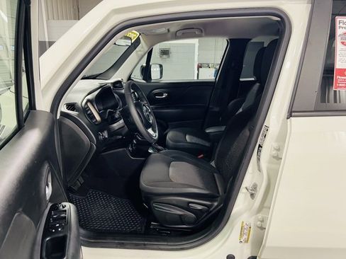 Used 2023 Jeep Renegade Latitude image 25