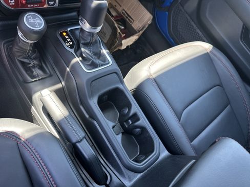 Used 2025 Jeep Wrangler Unlimited Rubicon AWD/4WD image 35