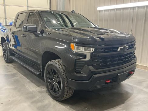 Used 2025 Chevrolet Silverado 1500 LT Trail Boss w/ Convenience Package II AWD/4WD image 2