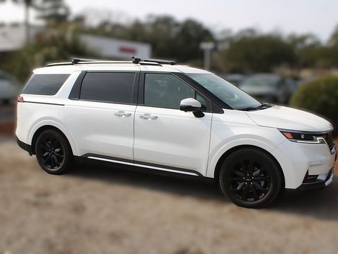 Certified 2023 Kia Carnival SX image 4