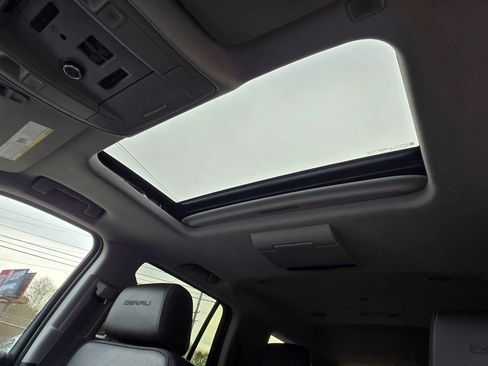 Used 2017 GMC Yukon Denali w/ Open Road Package image 7