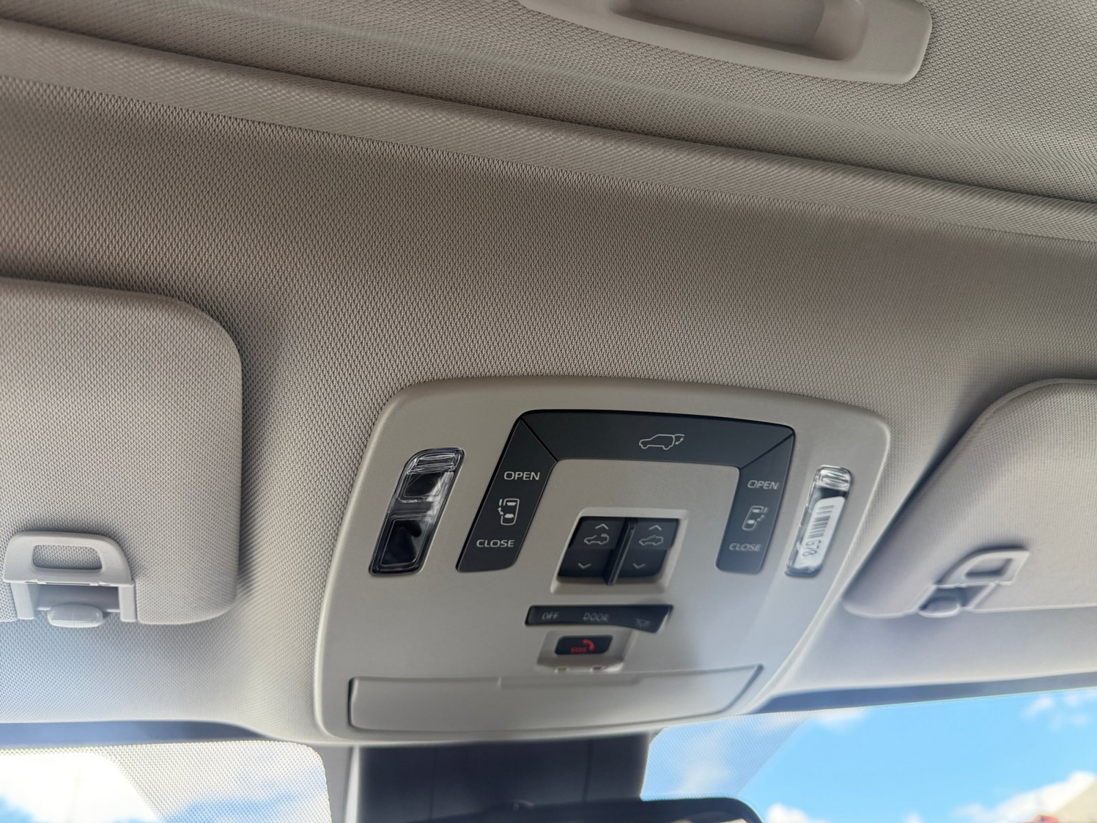 Certified 2026 Toyota Sienna XLE FWD image 24