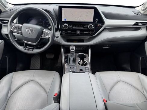 Used 2023 Toyota Highlander Platinum AWD/4WD image 9
