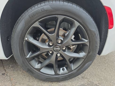 Used 2024 Chrysler Pacifica Touring-L w/ S Appearance Package FWD image 32