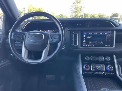 Used 2021 GMC Yukon XL Denali w/ Denali Premium Package AWD/4WD image 14