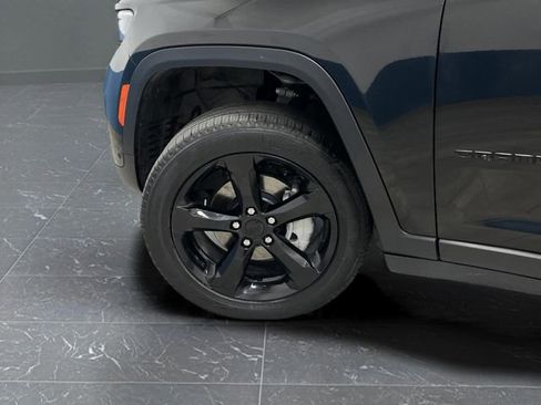 Used 2023 Jeep Grand Cherokee Limited w/ Luxury Tech Group II image 36