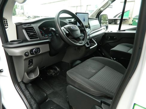 Used 2023 Ford Transit 250 Low Roof RWD image 15
