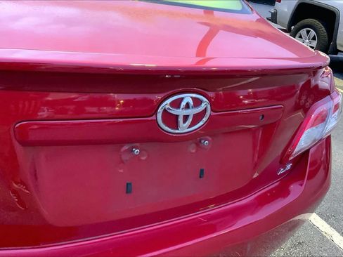 Used 2010 Toyota Camry LE FWD image 28