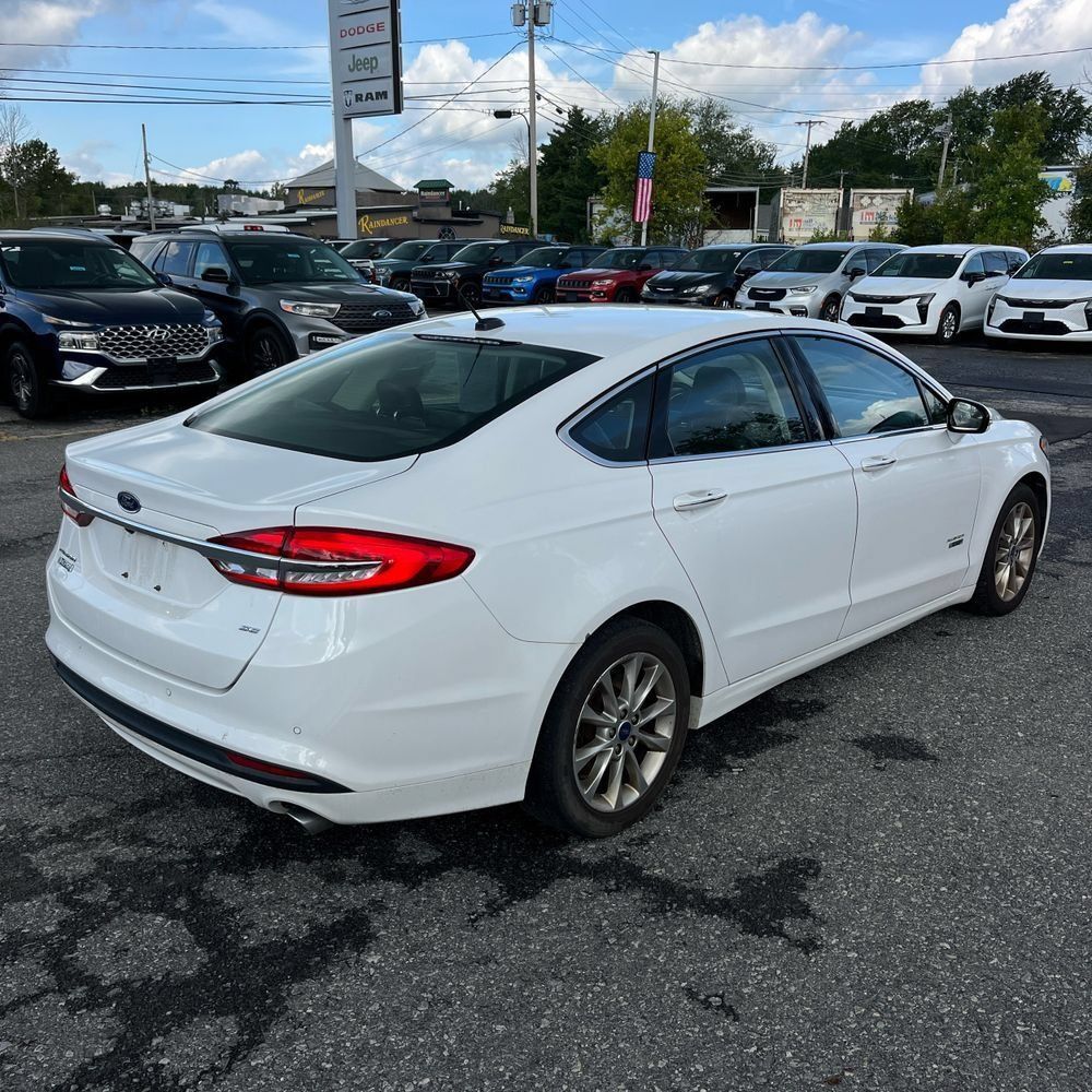 Used 2017 Ford Fusion Energi SE FWD image 3