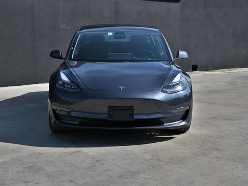 Used 2022 Tesla Model 3 RWD image 2