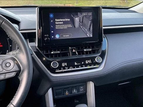 Used 2024 Toyota Corolla Cross XLE w/ Convenience Package image 9