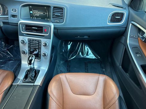 Used 2017 Volvo S60 T5 Inscription Platinum image 31