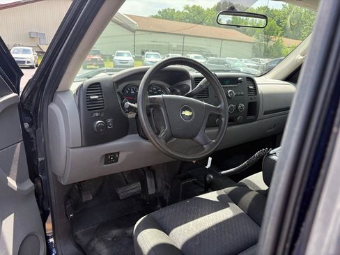 Used 2010 Chevrolet Silverado 2500 W/T w/ Snow Plow Prep Package AWD/4WD image 11