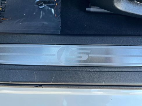 Used 2016 Jaguar XF S image 18