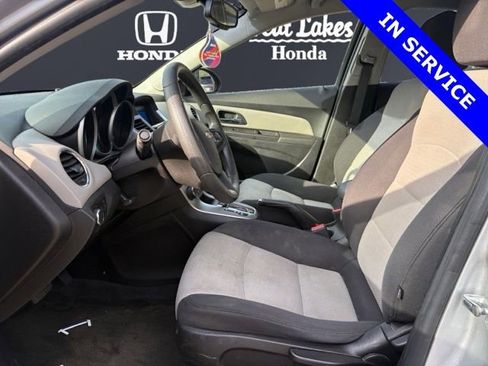 Used 2015 Chevrolet Cruze LS image 9