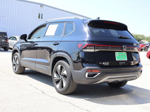 Used 2025 Volkswagen Taos SE AWD/4WD image 3