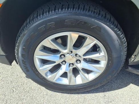Used 2023 Chevrolet Suburban Premier AWD/4WD image 5